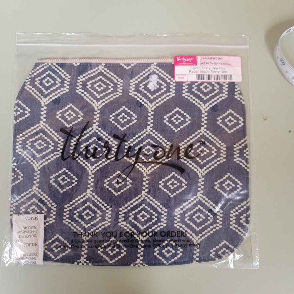 Thirty-One Studio Thirty-One Flap Dotty Hexagon Navy White Geometric Boho Travel